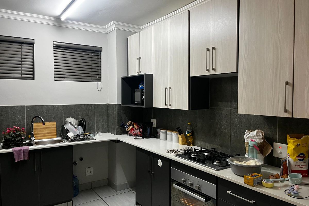 MODERN 2 BEDROOM APARTMENT TO LET IN ZALAMIA COMPLEX - Photo 3