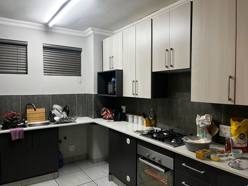 MODERN 2 BEDROOM APARTMENT TO LET IN ZALAMIA COMPLEX - Photo 3