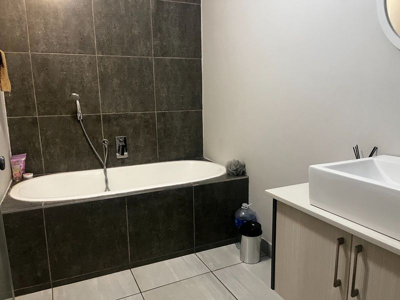MODERN 2 BEDROOM APARTMENT TO LET IN ZALAMIA COMPLEX - Photo 8