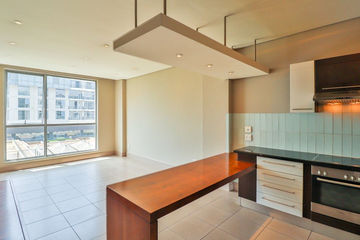 Beautiful 1 Bedroom Apartment For Sale - Photo 2