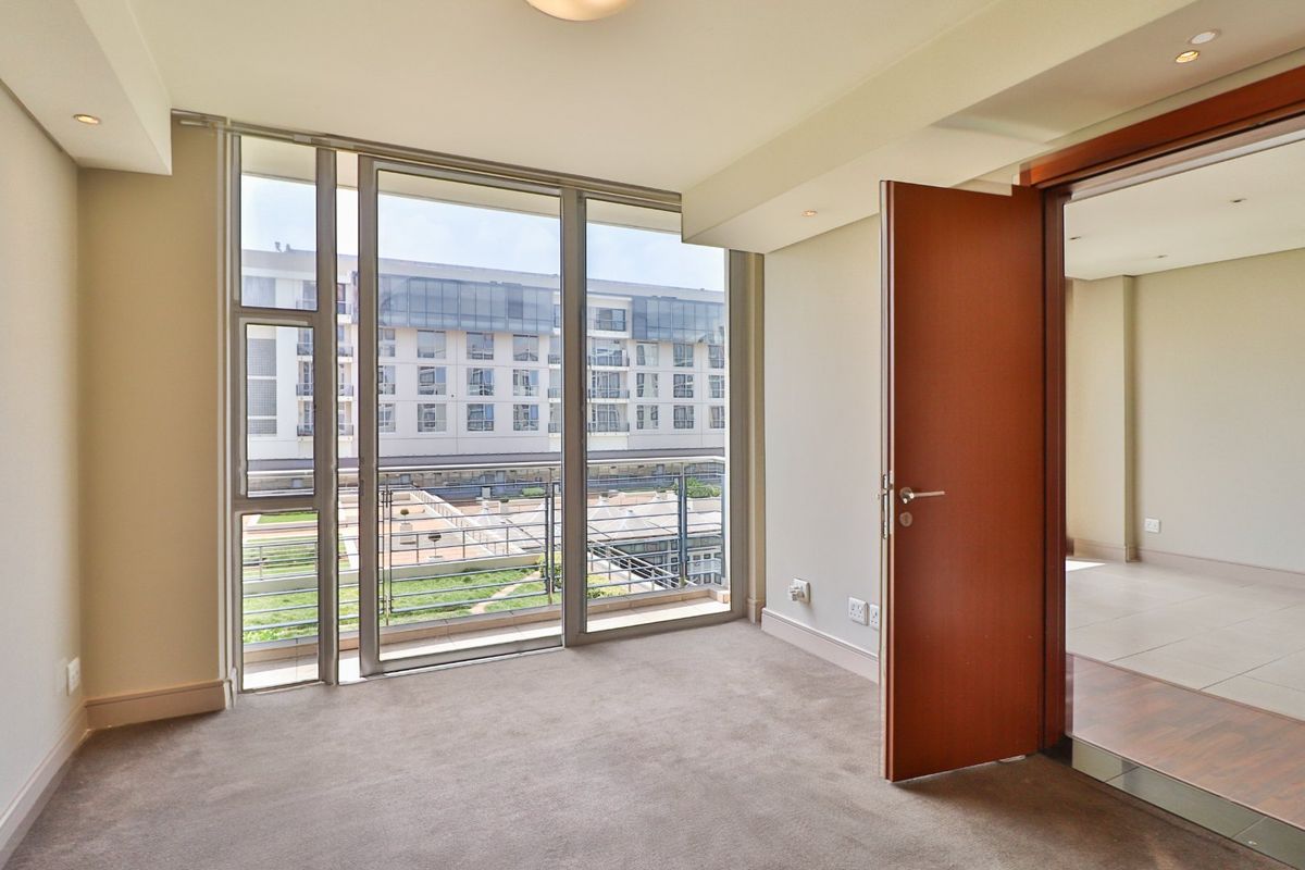 Beautiful 1 Bedroom Apartment For Sale - Photo 3