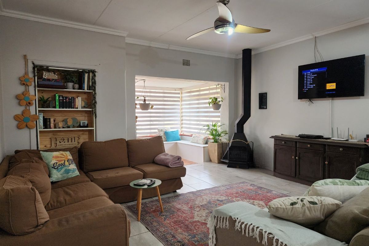 3 BEDROOM HOUSE IN STILFONTEIN - Photo 2