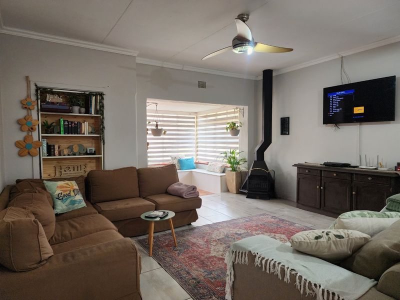 3 BEDROOM HOUSE IN STILFONTEIN - Photo 2