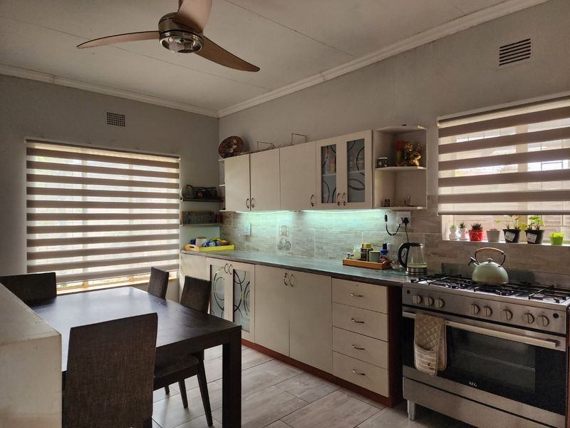 3 BEDROOM HOUSE IN STILFONTEIN - Photo 4