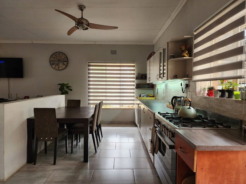 3 BEDROOM HOUSE IN STILFONTEIN - Photo 5