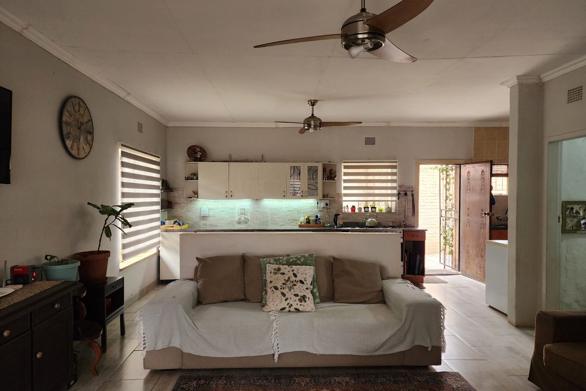 3 BEDROOM HOUSE IN STILFONTEIN - Photo 3