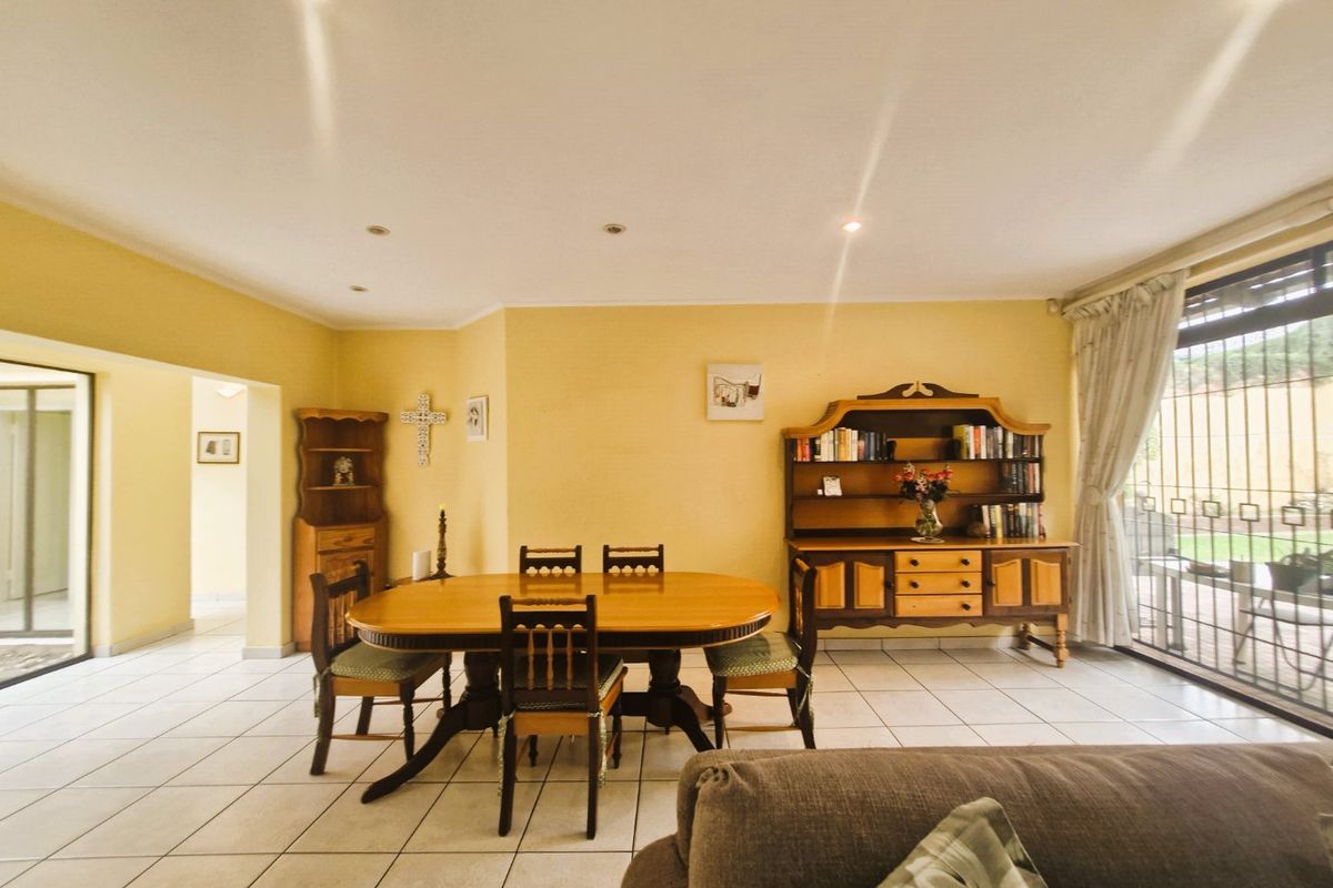 Well-Maintained Family Home with Income-Generating Granny Cottage in Popular Orange Grove - Photo 4