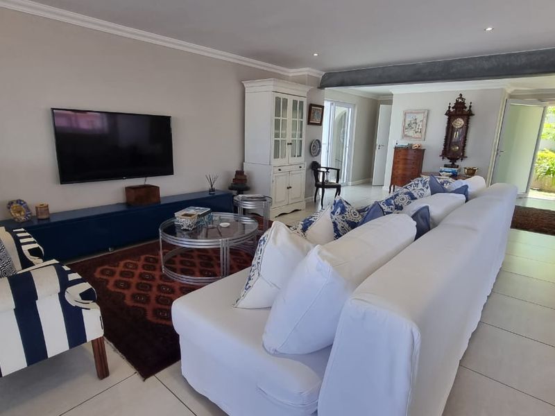 To rent Umhlanga, executive, fully furnished 3 bedroom beachfront apartment. - Photo 10
