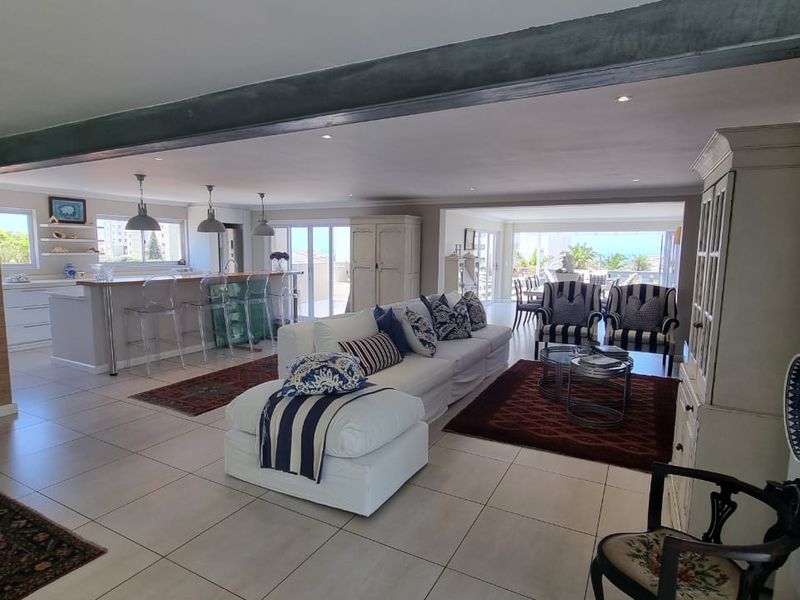 To rent Umhlanga, executive, fully furnished 3 bedroom beachfront apartment. - Photo 7