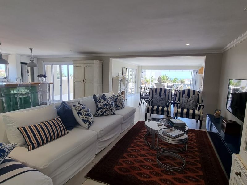 To rent Umhlanga, executive, fully furnished 3 bedroom beachfront apartment. - Photo 9