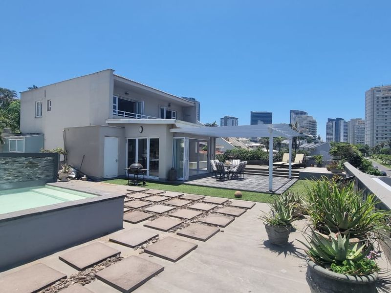 To rent Umhlanga, executive, fully furnished 3 bedroom beachfront apartment. - Photo 2