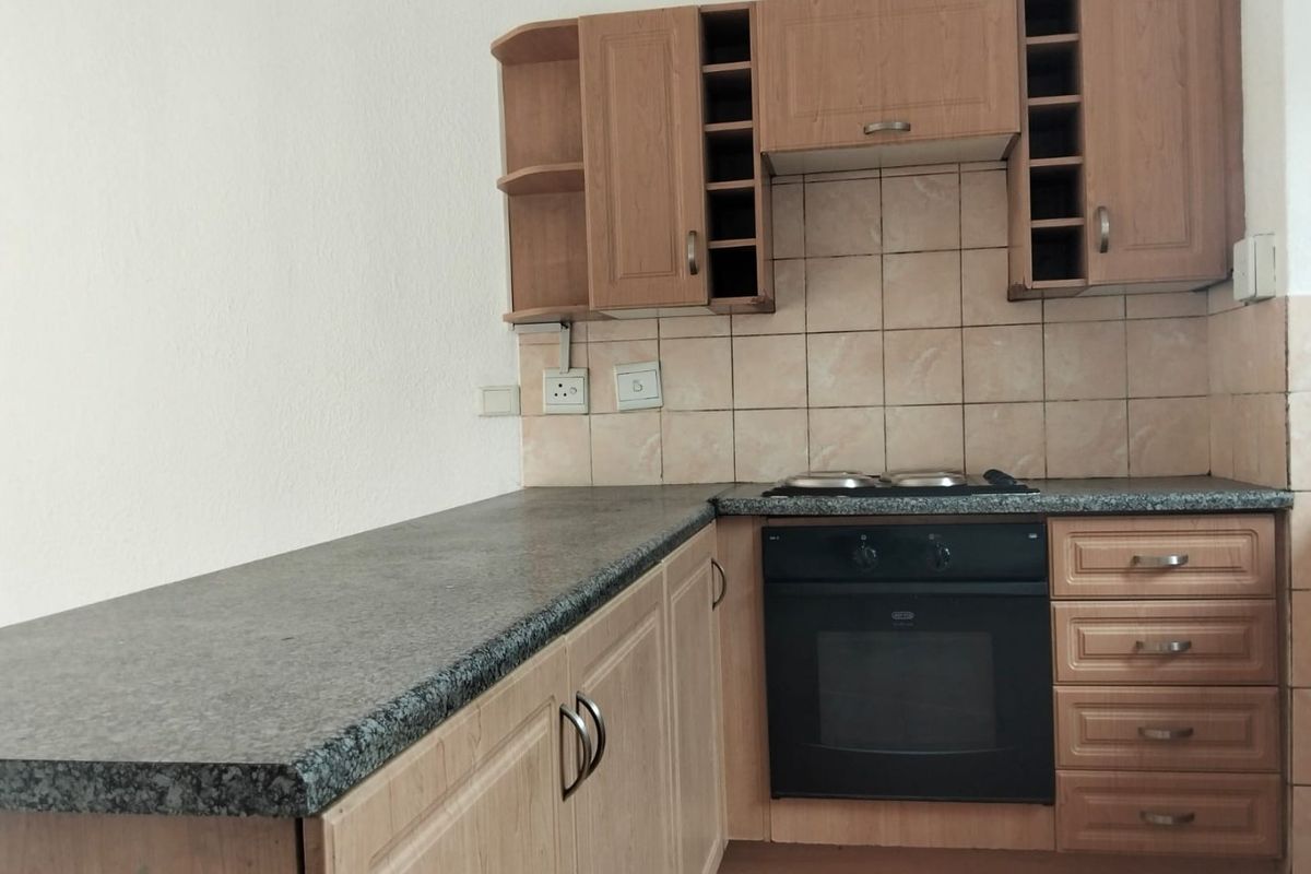2 bedroom GROUND FLOOR Townhouse for Sale in Halfway Garden  Midrand - Photo 2