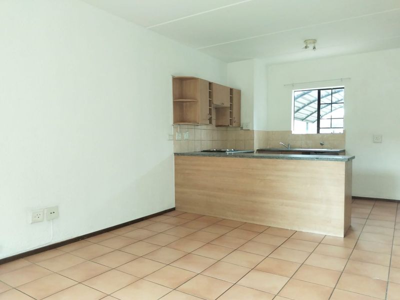 2 bedroom GROUND FLOOR Townhouse for Sale in Halfway Garden  Midrand - Photo 4