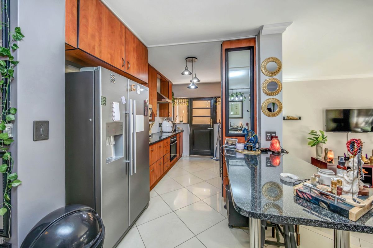 3 Bedroom 2.5 Bathroom For Sale. - Photo 3