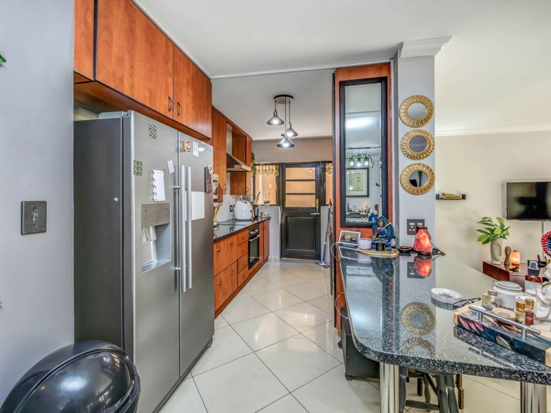 3 Bedroom 2.5 Bathroom For Sale. - Photo 3