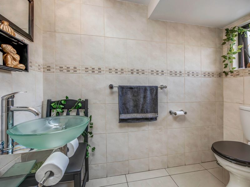 3 Bedroom 2.5 Bathroom For Sale. - Photo 10