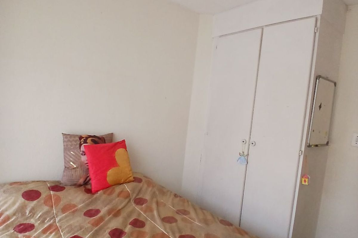 Spacious 3 bed 1 bath apartment - Photo 4