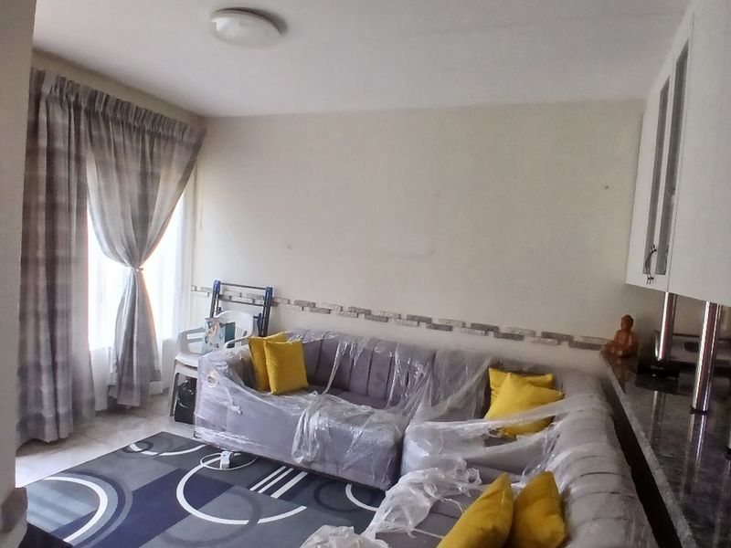 Spacious 3 bed 1 bath apartment - Photo 9