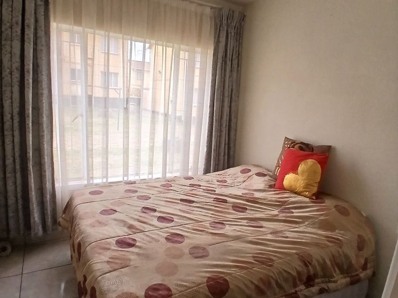 Spacious 3 bed 1 bath apartment - Photo 3