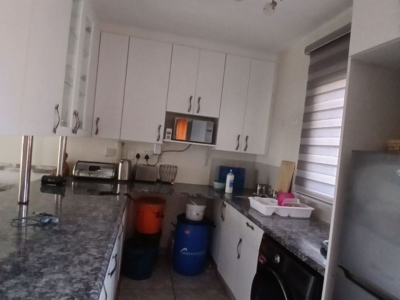 Spacious 3 bed 1 bath apartment - Photo 1