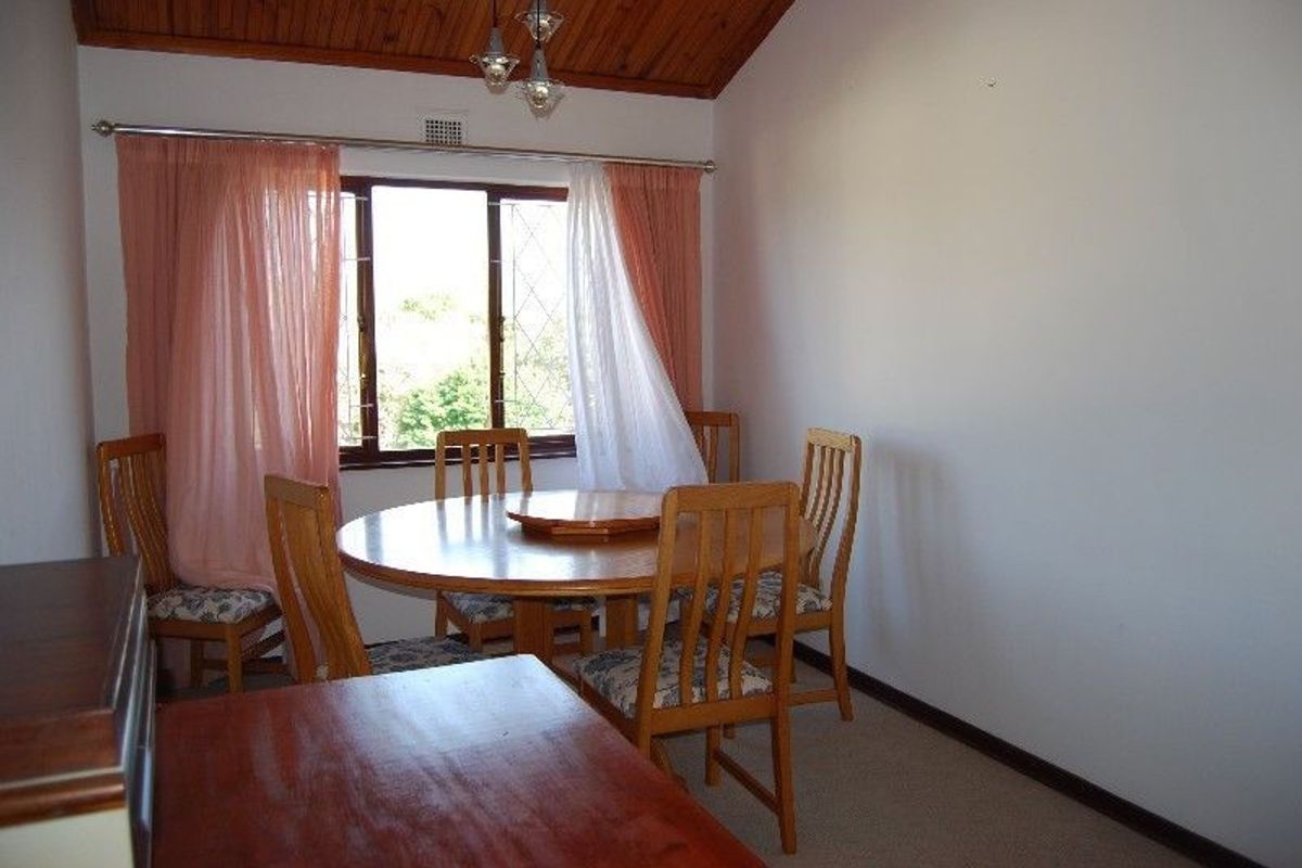 Three bedroom townhouse for sale in Hibberdene - Photo 5