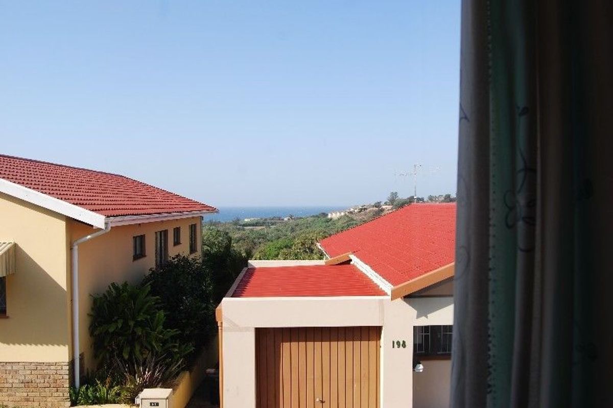 Three bedroom townhouse for sale in Hibberdene - Photo 3