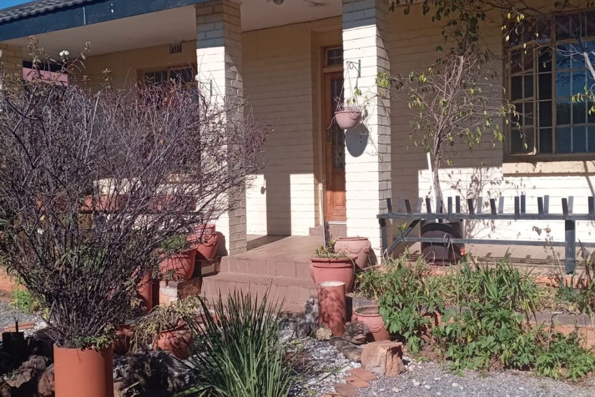 A UNIQUE 2 BEDROOM HOUSE IN TURFONTEIN -  - Photo 2