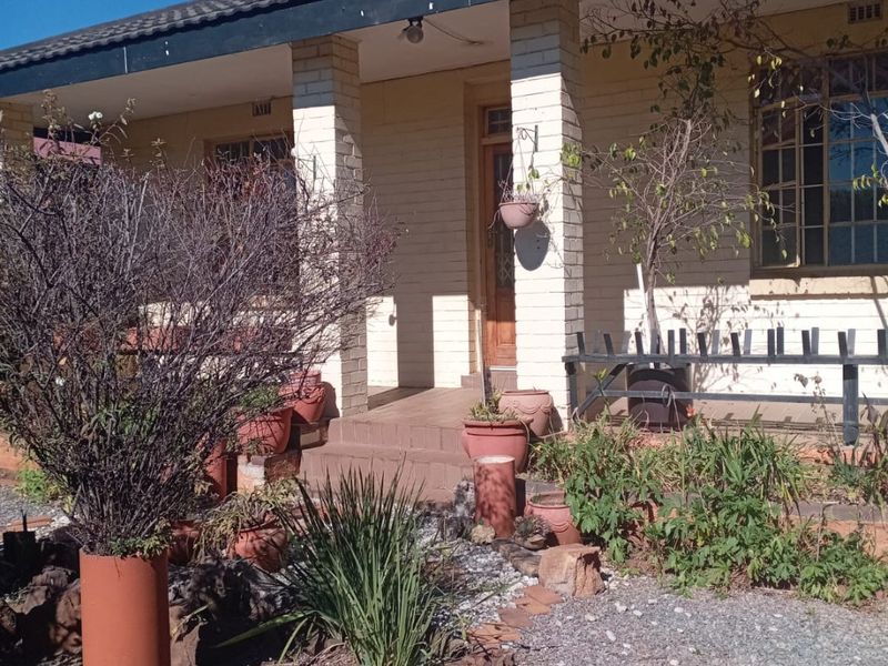 A UNIQUE 2 BEDROOM HOUSE IN TURFONTEIN -  - Photo 2