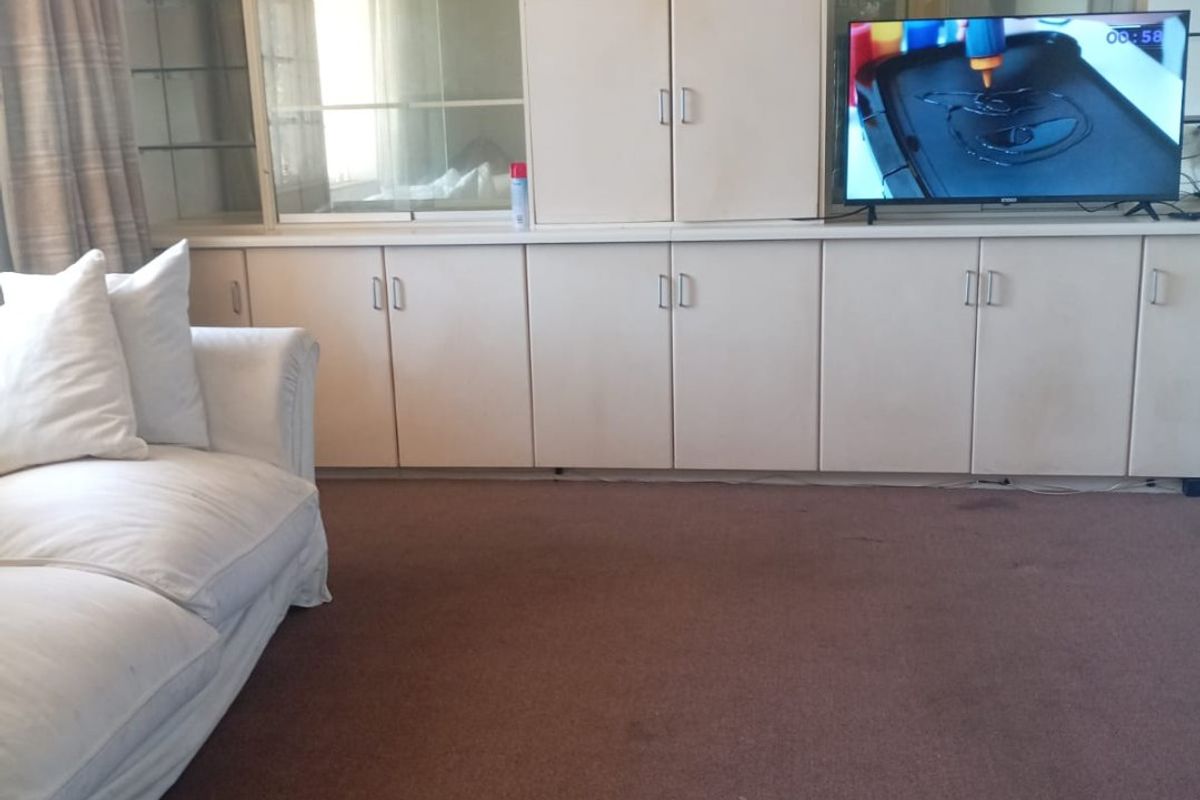 A UNIQUE 2 BEDROOM HOUSE IN TURFONTEIN -  - Photo 5