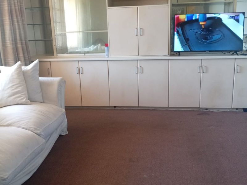 A UNIQUE 2 BEDROOM HOUSE IN TURFONTEIN -  - Photo 5