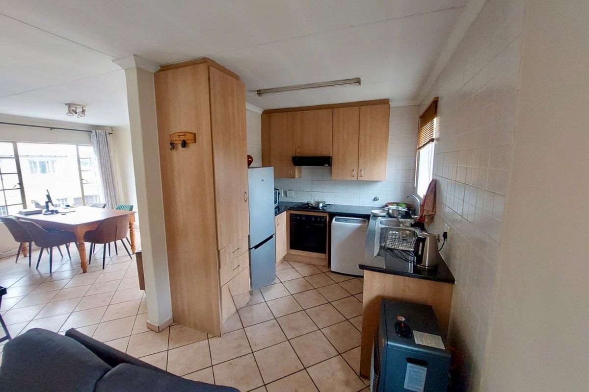 2 bedroom, 2 bathroom Apartment in WillowPark Manor  - Photo 5