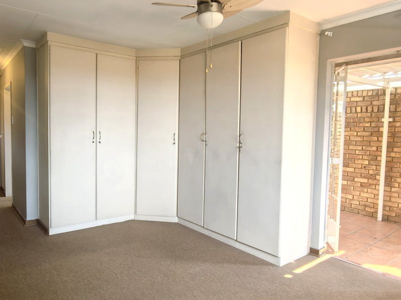 1 Bedroom Simplex in Retirement Village - Photo 7