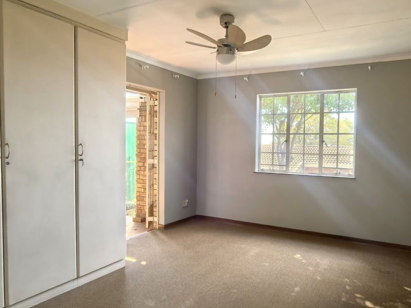 1 Bedroom Simplex in Retirement Village - Photo 8
