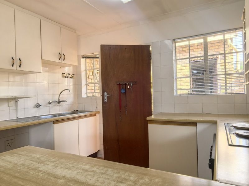 1 Bedroom Simplex in Retirement Village - Photo 6