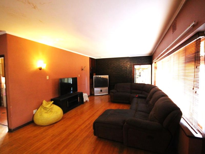 3 bedroom house in Kuilsriver - Photo 10