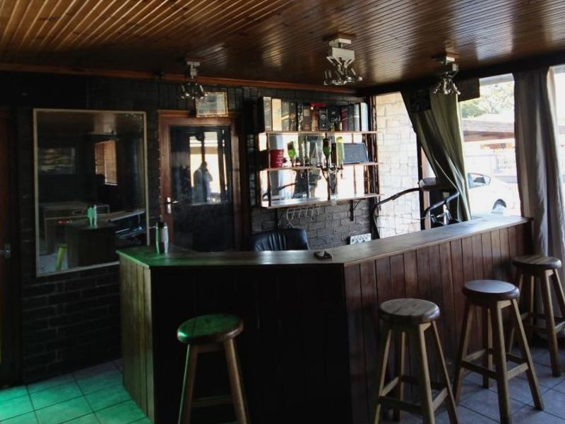 3 bedroom house in Kuilsriver - Photo 8