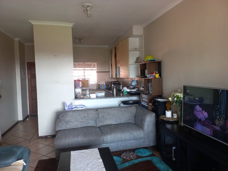 2-Bedroom Apartment for Sale in Mooikloof Ridge Estate - Photo 4