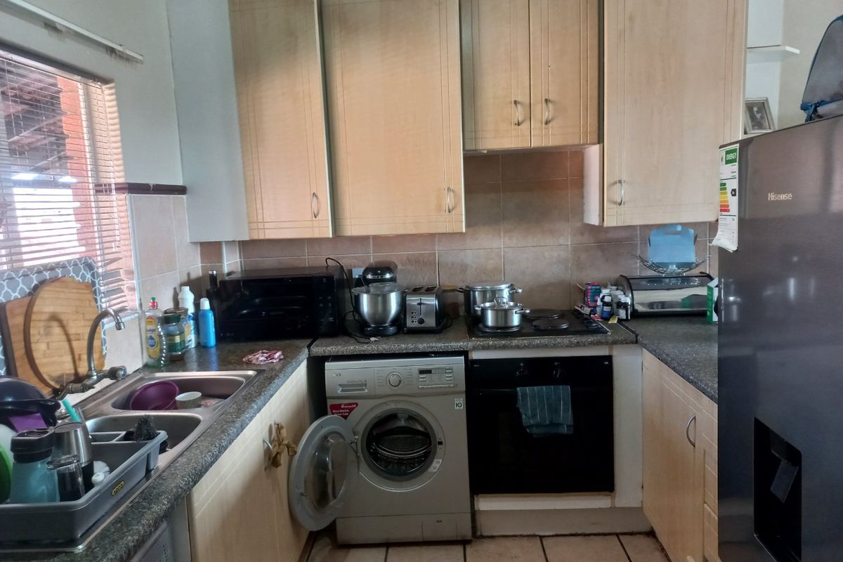 2-Bedroom Apartment for Sale in Mooikloof Ridge Estate - Photo 2