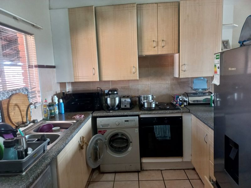 2-Bedroom Apartment for Sale in Mooikloof Ridge Estate - Photo 2