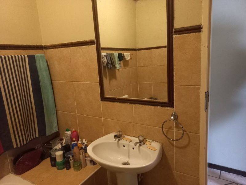 2-Bedroom Apartment for Sale in Mooikloof Ridge Estate - Photo 8