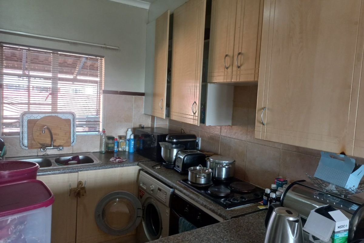 2-Bedroom Apartment for Sale in Mooikloof Ridge Estate - Photo 3