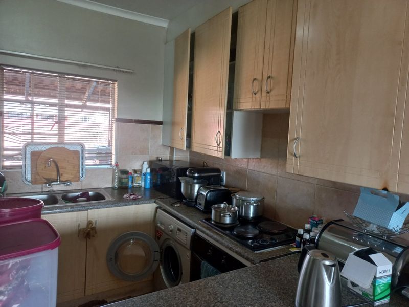 2-Bedroom Apartment for Sale in Mooikloof Ridge Estate - Photo 3