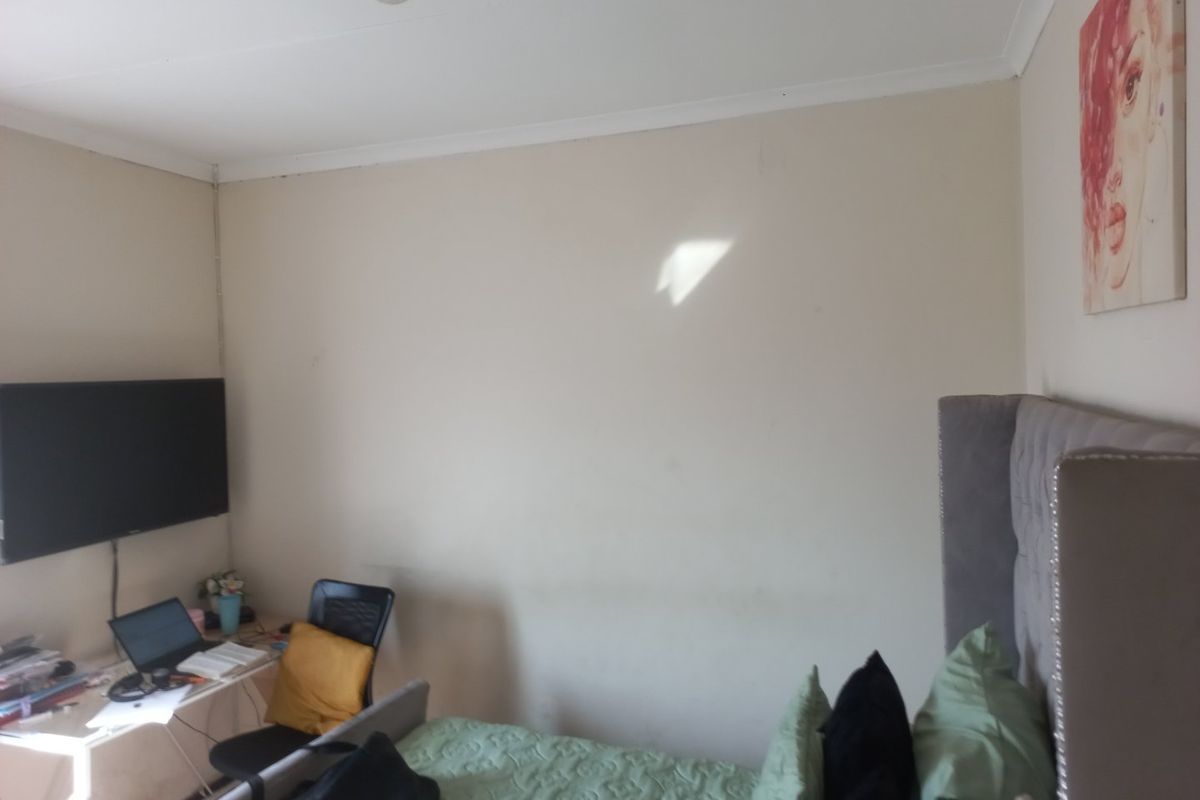 2-Bedroom Apartment for Sale in Mooikloof Ridge Estate - Photo 5