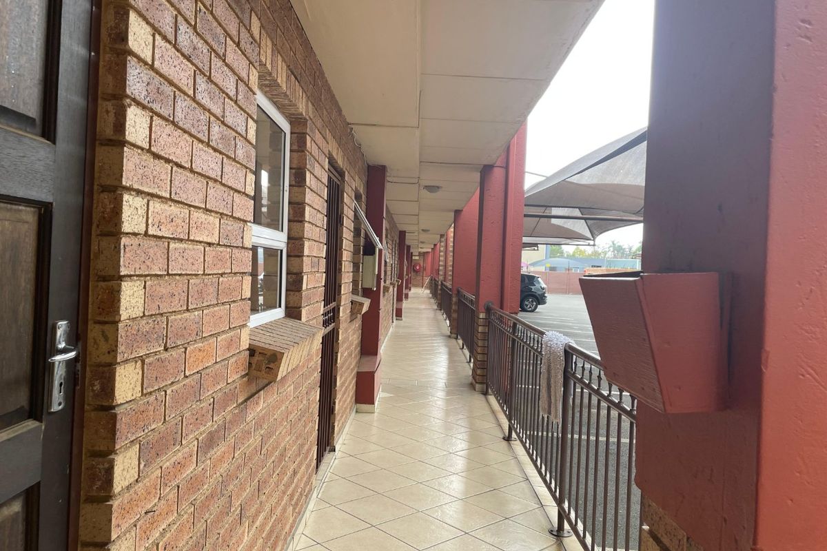 Modern 1-Bedroom Apartments for Only R320 000 – All Costs Included! - Photo 3