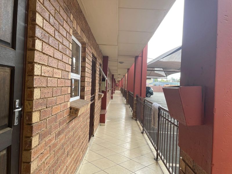 Modern 1-Bedroom Apartments for Only R320 000 – All Costs Included! - Photo 3