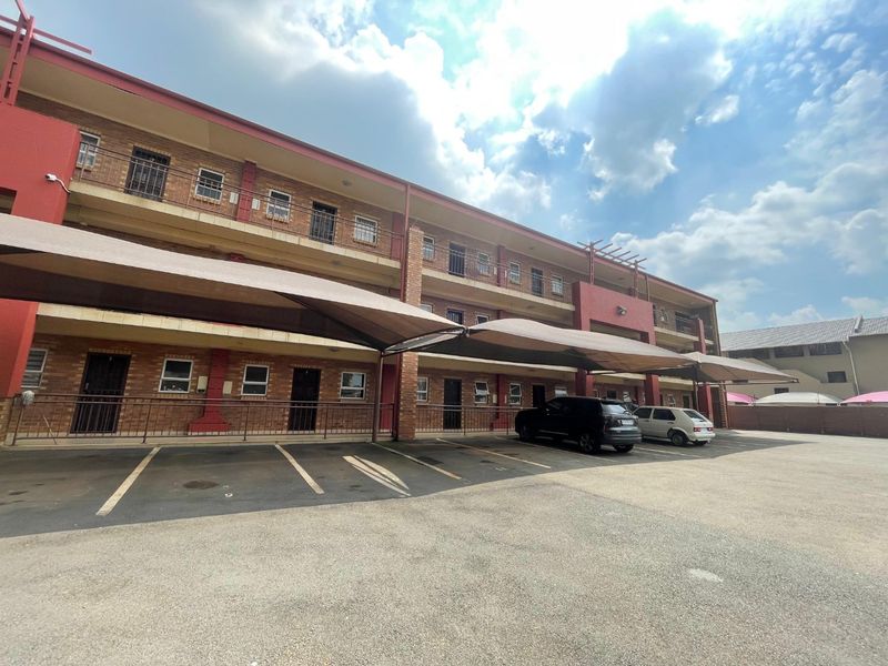 Modern 1-Bedroom Apartments for Only R320 000 – All Costs Included! - Photo 1