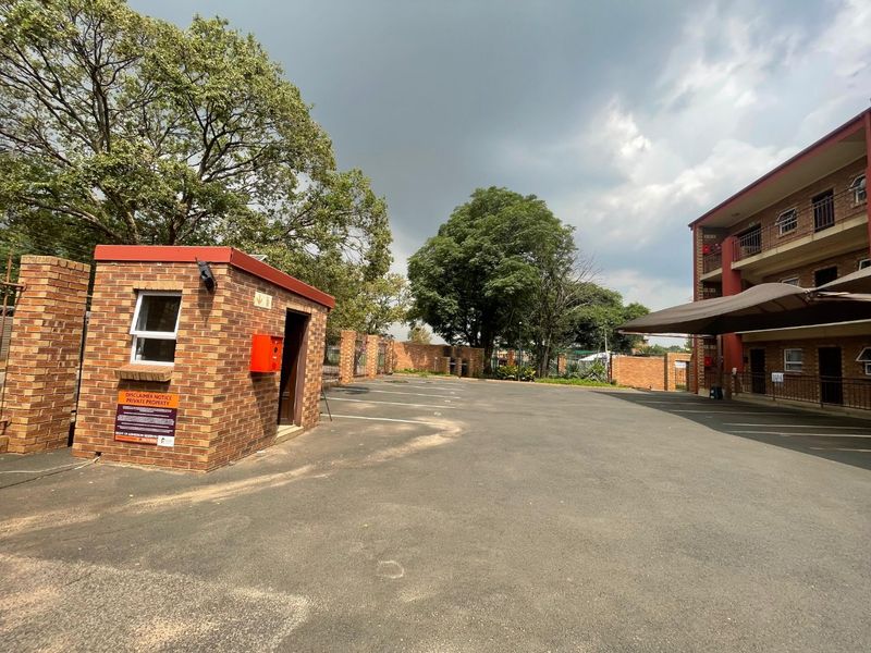 Modern 1-Bedroom Apartments for Only R320 000 – All Costs Included! - Photo 2