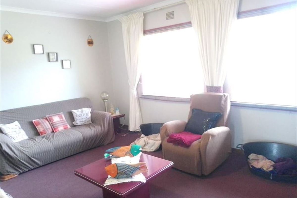 Spacious Family Haven With Endless Possibilities - Photo 2