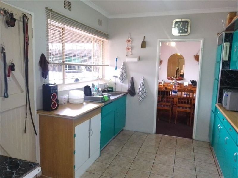 Spacious Family Haven With Endless Possibilities - Photo 1