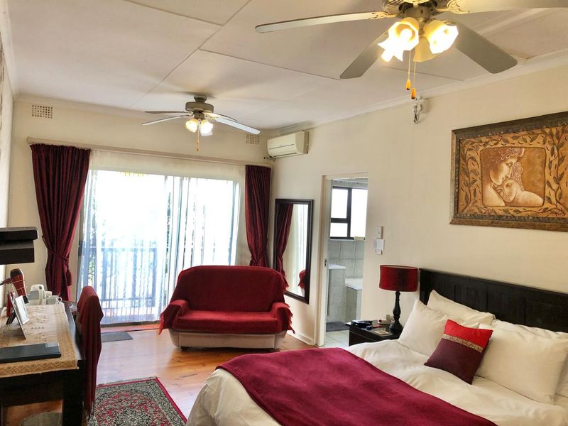 Beautiful well maintained  Home - Photo 3
